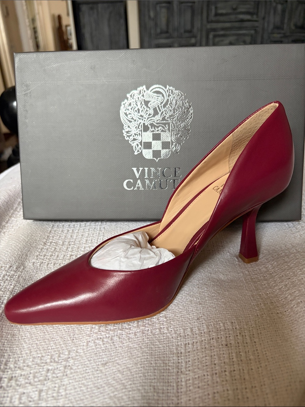 NWB Vince Camuto, Karala pointed toe and tapered heel, pretty wine color, Size 7